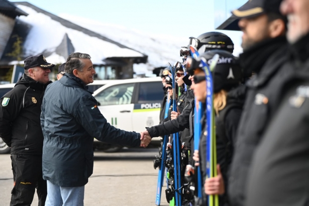Visita de Antonio Sanz a la Policía Adscrita en Sierra Nevada (JUNTA) Visita de Antonio Sanz a la Policía Adscrita en Sierra Nevada (JUNTA)