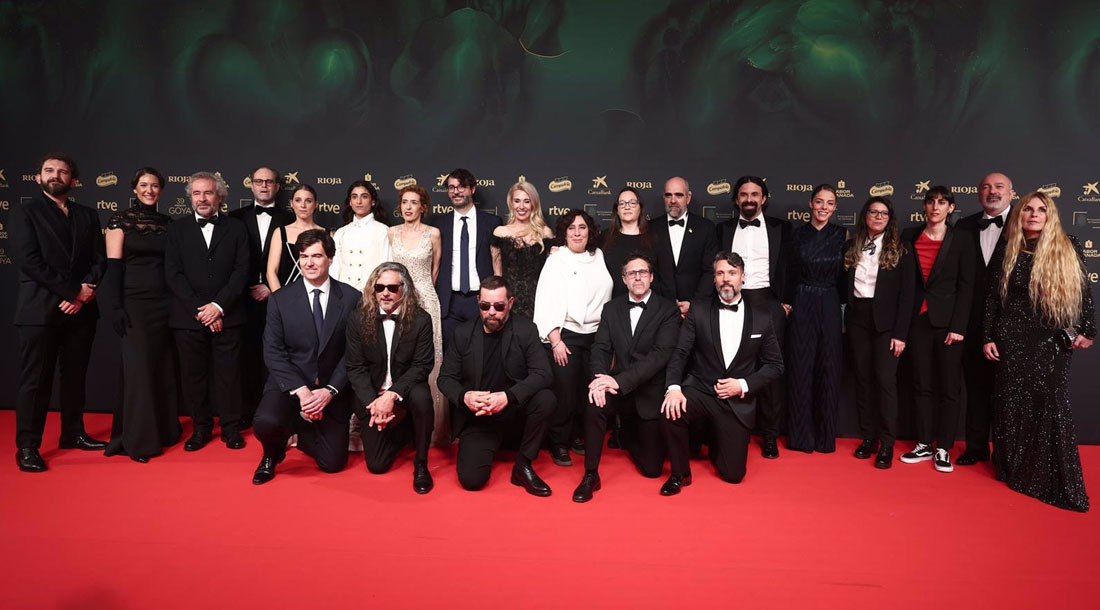 El equipo de `La Infiltrada` posa en la alfombra roja de la 39º edición de los Premios Goya (EUROPA PRESS)