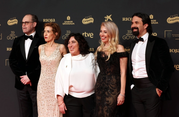 El equipo de `La Infiltrada` en la entrada a los Premios Goya (JOSÉ ANDRÉS FERNÁNDEZ)