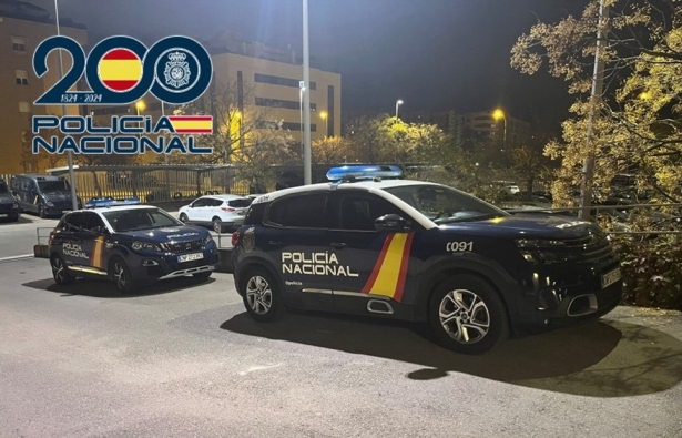Vehículo de la Policía Nacional (POLICÍA NACIONAL) Vehículo de la Policía Nacional (POLICÍA NACIONAL)