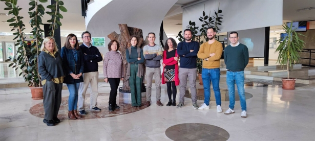 Científicos que han analizado nuevos productos detergentes basados en enzimas para eliminar alérgenos de leche, huevo y gluten en superficies que están en contacto con alimentos (UGR) Científicos que han analizado nuevos productos detergentes basados en enzimas para eliminar alérgenos de leche, huevo y gluten en superficies que están en contacto con alimentos (UGR)