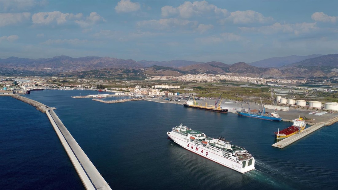 Barco de Armas llegando al Puerto de Motril. (PUERTO DE MOTRIL)