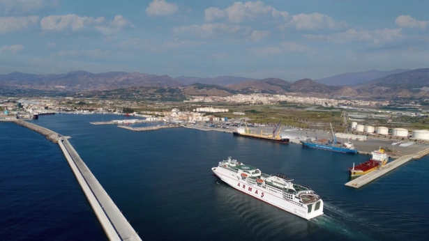 Barco de Armas llegando al Puerto de Motril. (PUERTO DE MOTRIL)