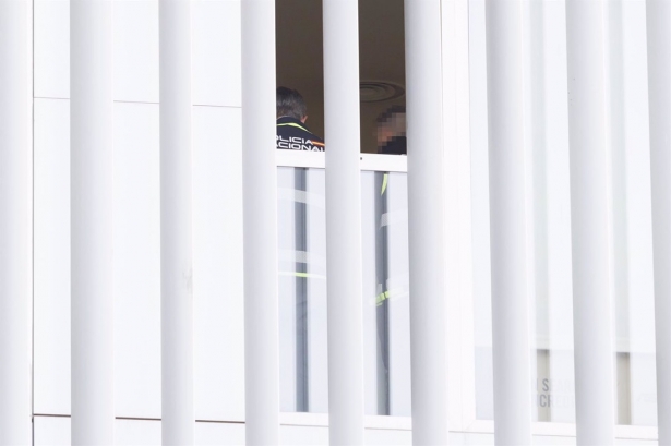 Agentes de la Unidad de Delincuencia Económica y Fiscal (Udef) de la Policía Nacional en las dependencias de la Policía Local de Granada este pasado martes (ÁLEX CÁMARA / EUROPA PRESS) Agentes de la Unidad de Delincuencia Económica y Fiscal (Udef) de la Policía Nacional en las dependencias de la Policía Local de Granada este pasado martes (ÁLEX CÁMARA / EUROPA PRESS)