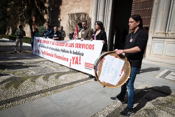Concentración en el Hospital Real (ANTONIO L. JUÁREZ)