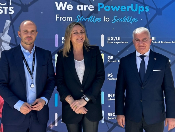 Visita de la alcaldesa a Nazaríes Intelligentia (NAZARÍES) Visita de la alcaldesa a Nazaríes Intelligentia (NAZARÍES)