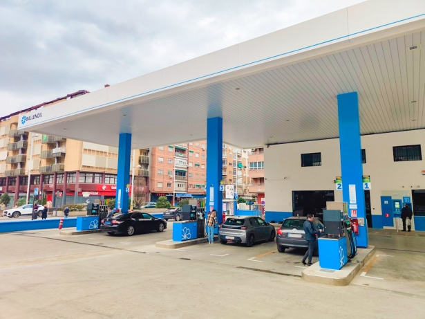 Gasolinera de Plaza Einstein (BALLENOIL)