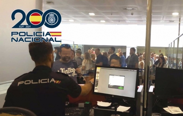 Control de seguridad en un aeropuerto (POLICÍA NACIONAL)