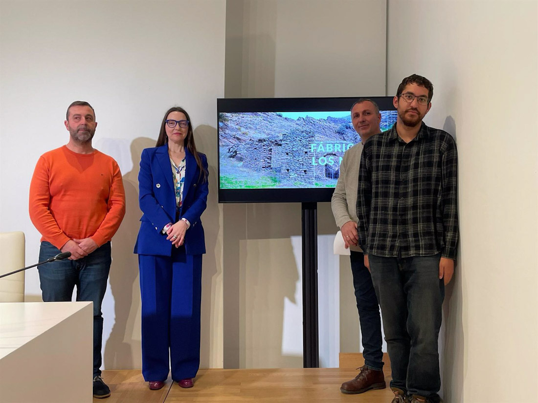 Presentación de los resultados del estudio de MemoLab sobre la Guerra de las Alpujarras con el alcalde de Bérchules, Ismael Padilla, a la izquierda en la imagen (UGR)