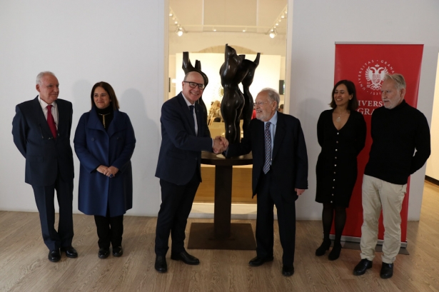 Cesión de las esculturas (UGR) Cesión de las esculturas (UGR)