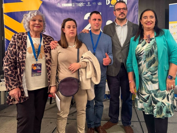 La Directora Gerente Del Virgen De Las Nieves, María Ángeles García Rescalvo, A La Derecha En La Imagen (HOSPITAL VIRGEN DE LAS NIEVES)