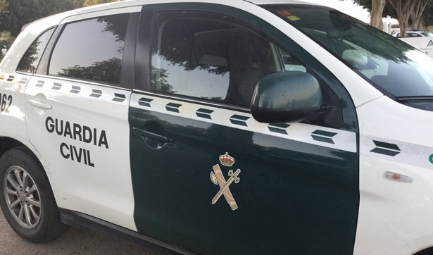 Vehículo de Guardia Civil (JUNTA DE ANDALUCÍA) Vehículo de Guardia Civil (JUNTA DE ANDALUCÍA)