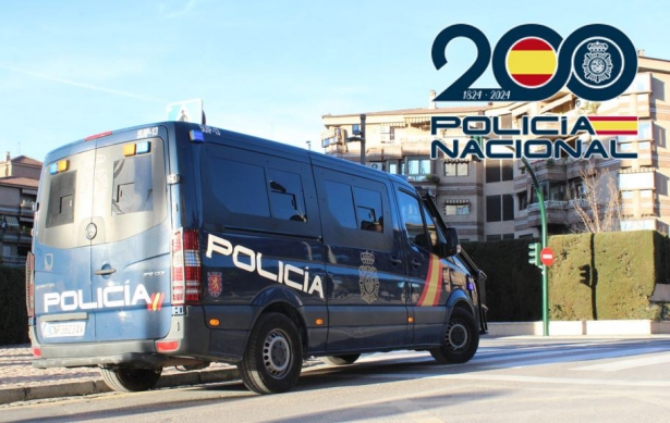 Vehículo de la Policía Nacional (POLICÍA NACIONAL) Vehículo de la Policía Nacional (POLICÍA NACIONAL)