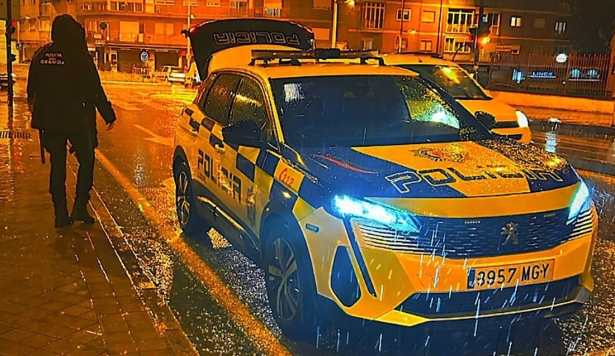 Coche patrulla de la Policía Local el pasado martes por la noche (PERFIL DE LA POLICÍA LOCAL EN LA RED SOCIAL `X`) Coche patrulla de la Policía Local el pasado martes por la noche (PERFIL DE LA POLICÍA LOCAL EN LA RED SOCIAL `X`)