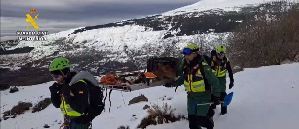 La Guardia Civil rescata a varios animales de granja atrapados por la nieve en un cortijo en Capileira (GUARDIA CIVIL) La Guardia Civil rescata a varios animales de granja atrapados por la nieve en un cortijo en Capileira (GUARDIA CIVIL)