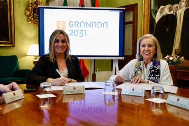 La alcaldesa de Granada, Marifrán Carazo, y la presidenta de la Fundación CajaGranada, María Elena Martín Vivaldi (AYUNTAMIENTO DE GRANADA)