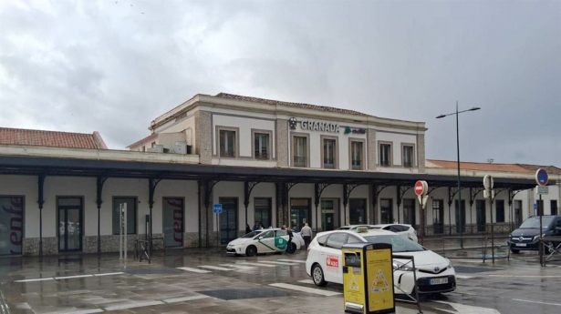 Edificio histórico de la estación ferroviaria de Granada. (ADIF)