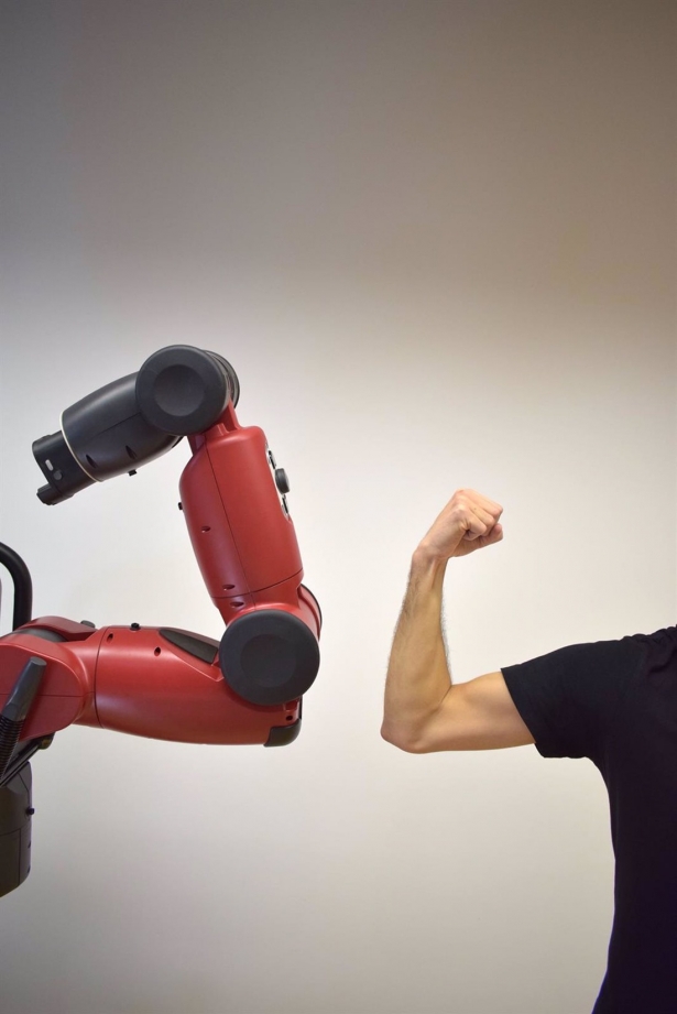 La UGR lidera el diseño de un controlador que permite a un robot imitar la neuromecánica humana (UGR) La UGR lidera el diseño de un controlador que permite a un robot imitar la neuromecánica humana (UGR)