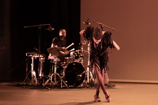 Yinka Esi (DANSA VALENCIA)