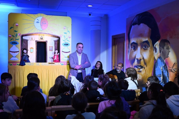 El presidente de la Diputación de Granada, Francis Rodríguez, en el Museo Casa Natal de Federico García Lorca (DIPUTACIÓN)