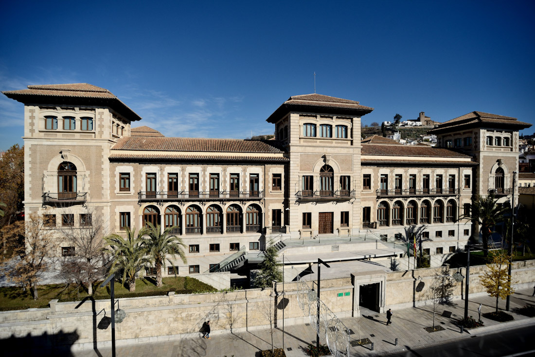Sede de la Junta de Andalucía en Granada (WIKIPEDIA)