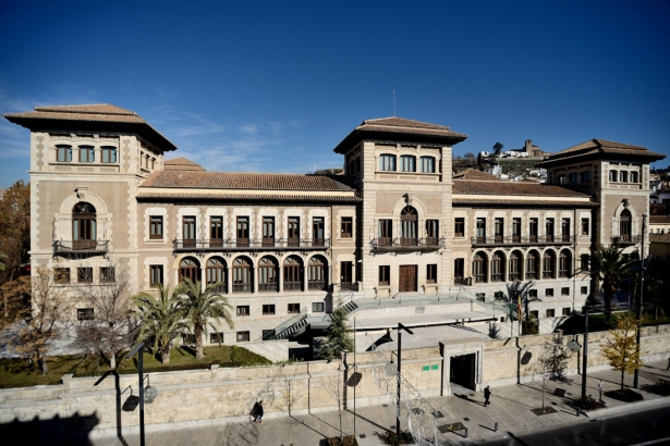 Sede de la Junta de Andalucía en Granada (WIKIPEDIA)