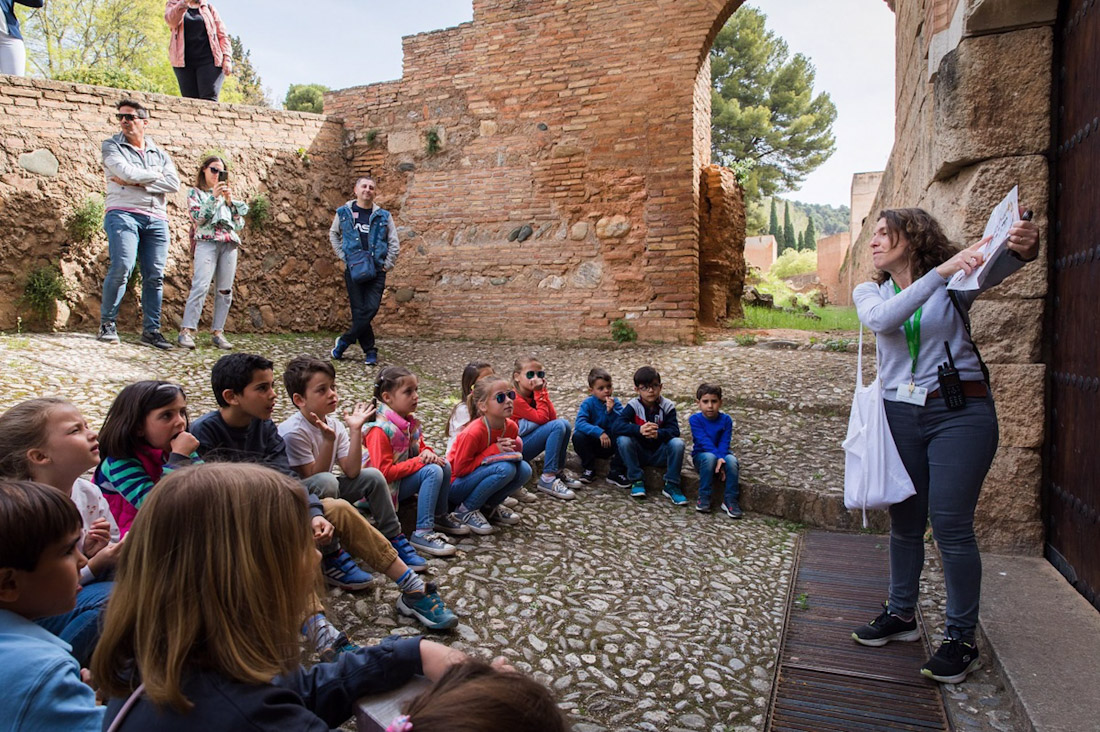 Actividad educativa en la Alhambra. Archivo (LUCÍA RIVAS/PAG)