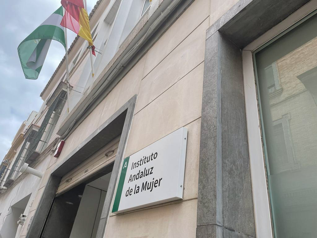 Fachada del IAM (JUNTA)
