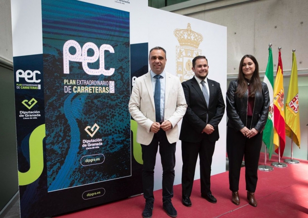 Francis Rodríguez junto a José Ramón Jiménez y María Vera en la presentación del Plan Estratégico de Carreteras (ANTONIO L. JUÁREZ)