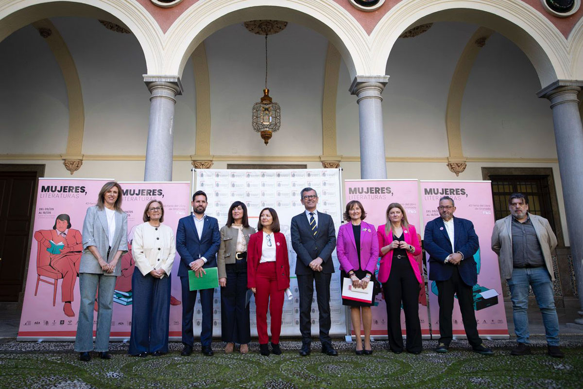 Un momento de la presentación de la 43ª Feria del Libro de Granada (ANTONIO L. JUÁREZ)