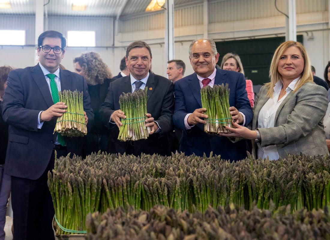 Lluis Planas en la visita a la cooperativa Centro Sur, en Huétor Tájar (FAECA)