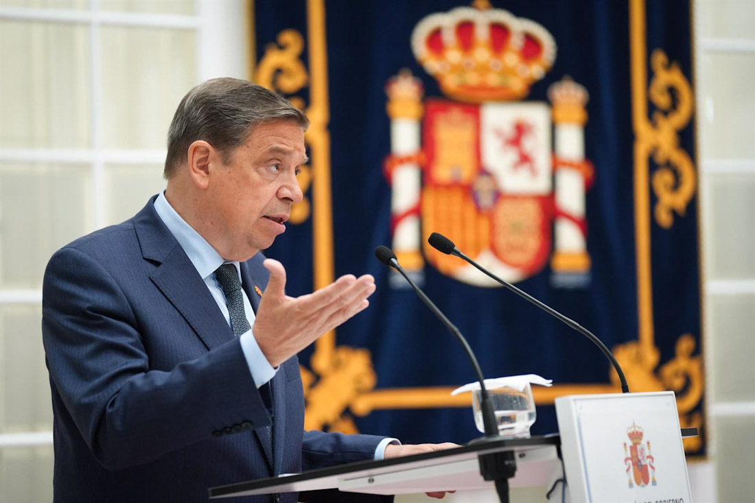 El ministro de Agricultura, Pesca y Alimentación, Luis Planas, este viernes en Sevilla (MARÍA JOSÉ LÓPEZ - EUROPA PRESS)