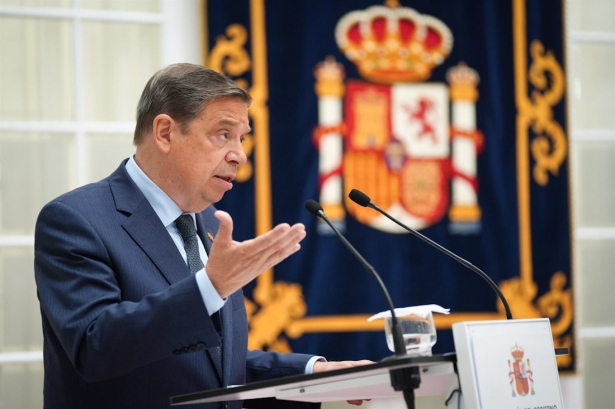 El ministro de Agricultura, Pesca y Alimentación, Luis Planas, este viernes en Sevilla (MARÍA JOSÉ LÓPEZ - EUROPA PRESS) El ministro de Agricultura, Pesca y Alimentación, Luis Planas, este viernes en Sevilla (MARÍA JOSÉ LÓPEZ - EUROPA PRESS)