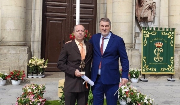 Mención honorífica al departamento de Seguridad de Correos en Granada por la Guardia Civil (CORREOS)