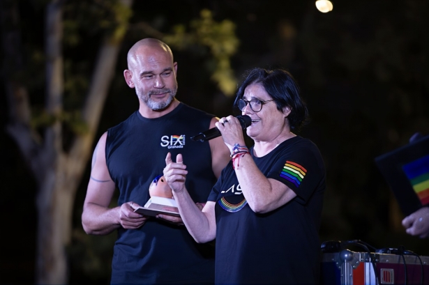 Rosa León y Six Colours, entregados por la Familia de la anterior premiada