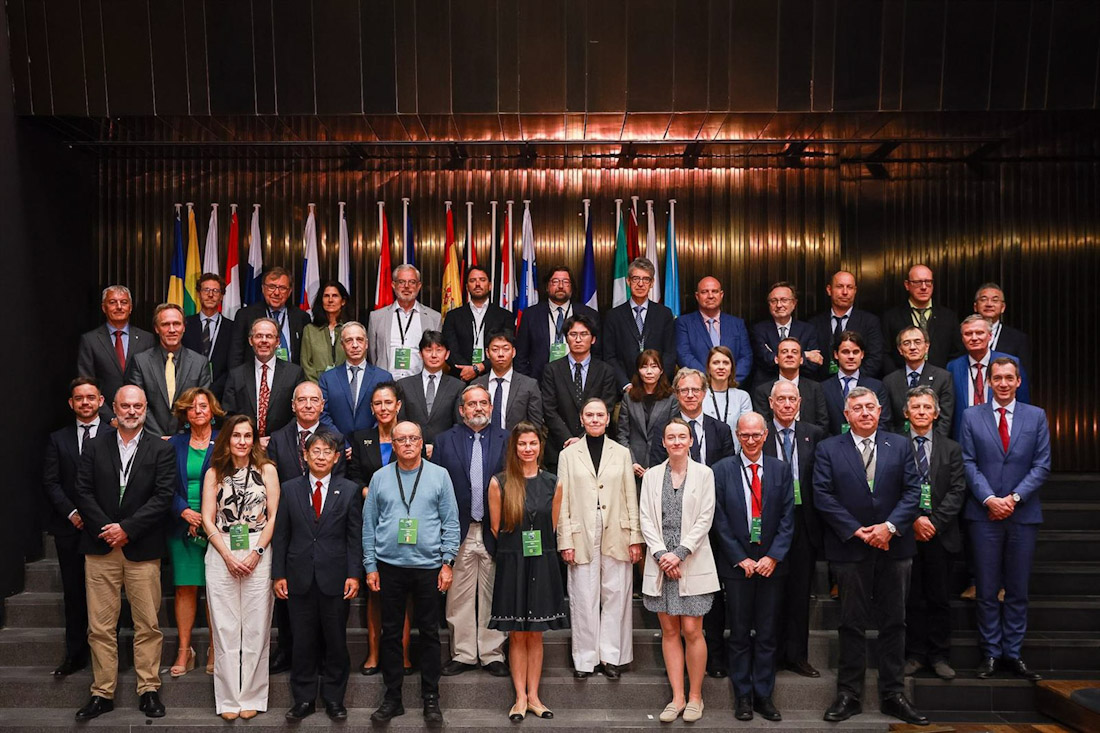 Foto de familia del comité de dirección de Dones con Laura García-Lorca, en el centro en la imagen (IFMIF-DONES ESPAÑA)