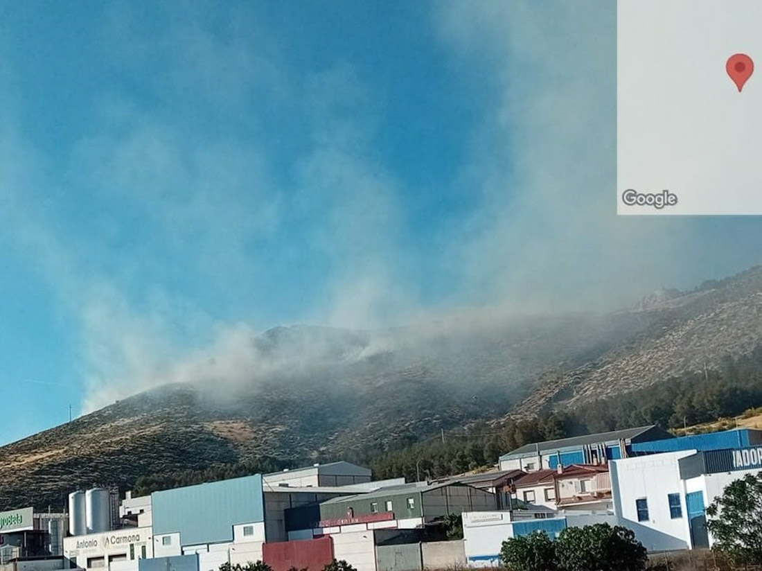 Incendio de Sierra Elvira este pasado martes (PERFIL DEL INFOCA EN LA RED SOCIAL X)