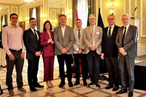 Acto de solicitud de la concesión del Diploma Europeo de Áreas Protegidas, en el Carmen de los Mártires (JUNTA)