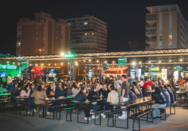 Ambiente de The Champions Burger Smash Edition en Granada