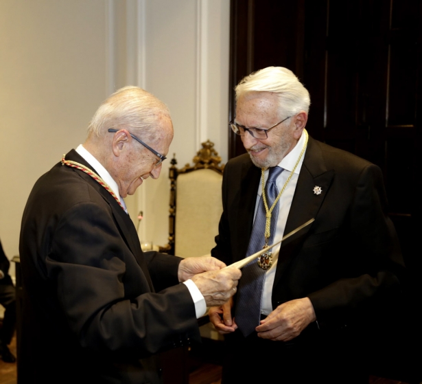 Entrega del galardón a Andrés Torres (RAJYL)