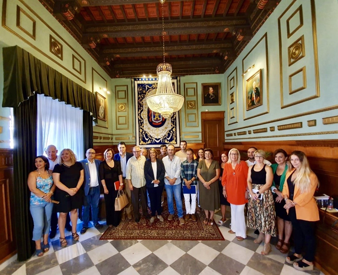 Imagen de archivo de una reunión de la corporación local de Motril con la Comunidad de Regantes del Bajo Guadalfeo (AYUNTAMIENTO)