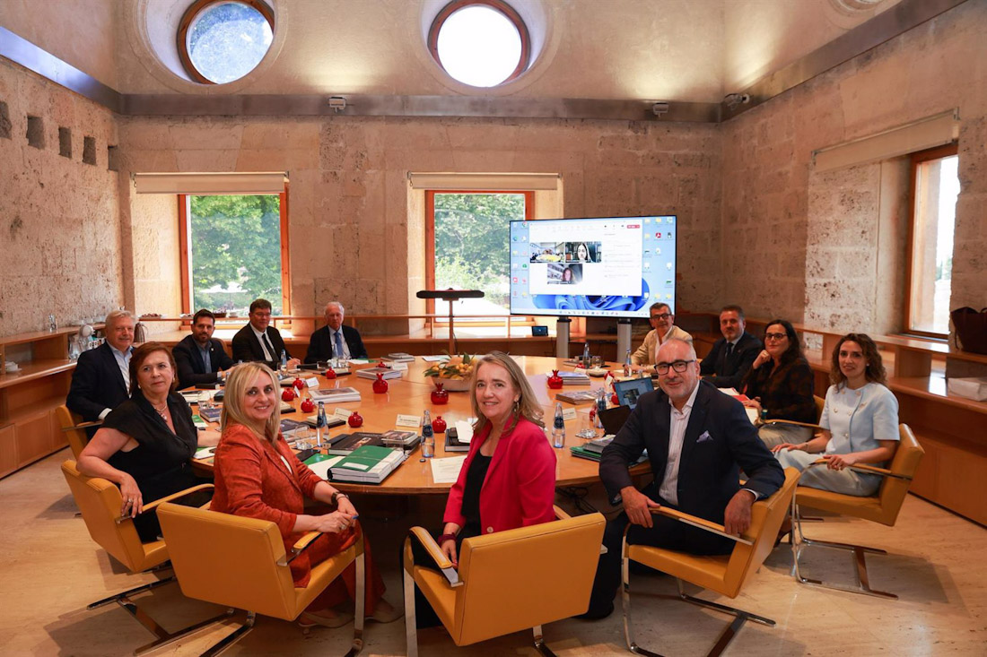 Reunión del pleno del Patronato de la Alhambra y Generalife, presidido por la viceconsejera de Cultura y Deporte, Macarena O`Neill (PATRONATO DE LA ALHAMBRA Y GENERALIFE)
