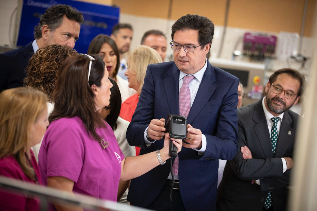 Visita del ministro Óscar López a la residencia de Armilla (ANTONIO L. JUAREZ)