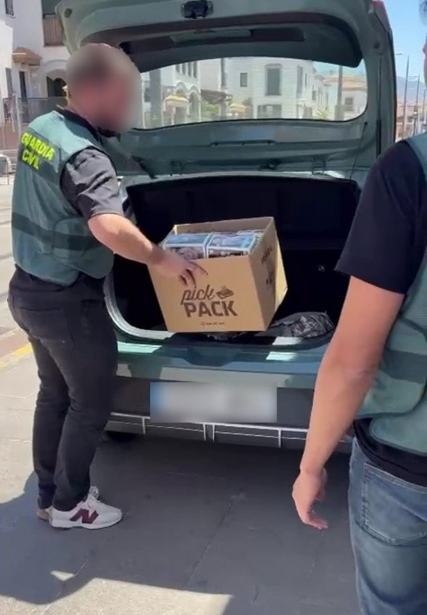 Caja con artículos recuperados (GUARDIA CIVIL DE GRANADA)