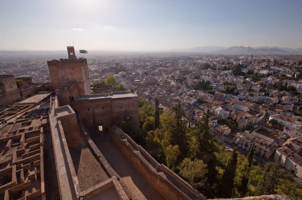 Alcazaba de la Alhambra, vista de la ciudad de Granada, en imagen de archivo (ALHAMBRA)