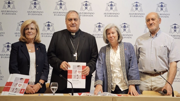 El arzobispo de Granada, José María Gil Tamayo, ha participado en la participación de la memoria anual de Cáritas,junto con su directora en la diócesis, Luisa María Maeso, a su izquierda en la imagen (CÁRITAS) El arzobispo de Granada, José María Gil Tamayo, ha participado en la participación de la memoria anual de Cáritas,junto con su directora en la diócesis, Luisa María Maeso, a su izquierda en la imagen (CÁRITAS)