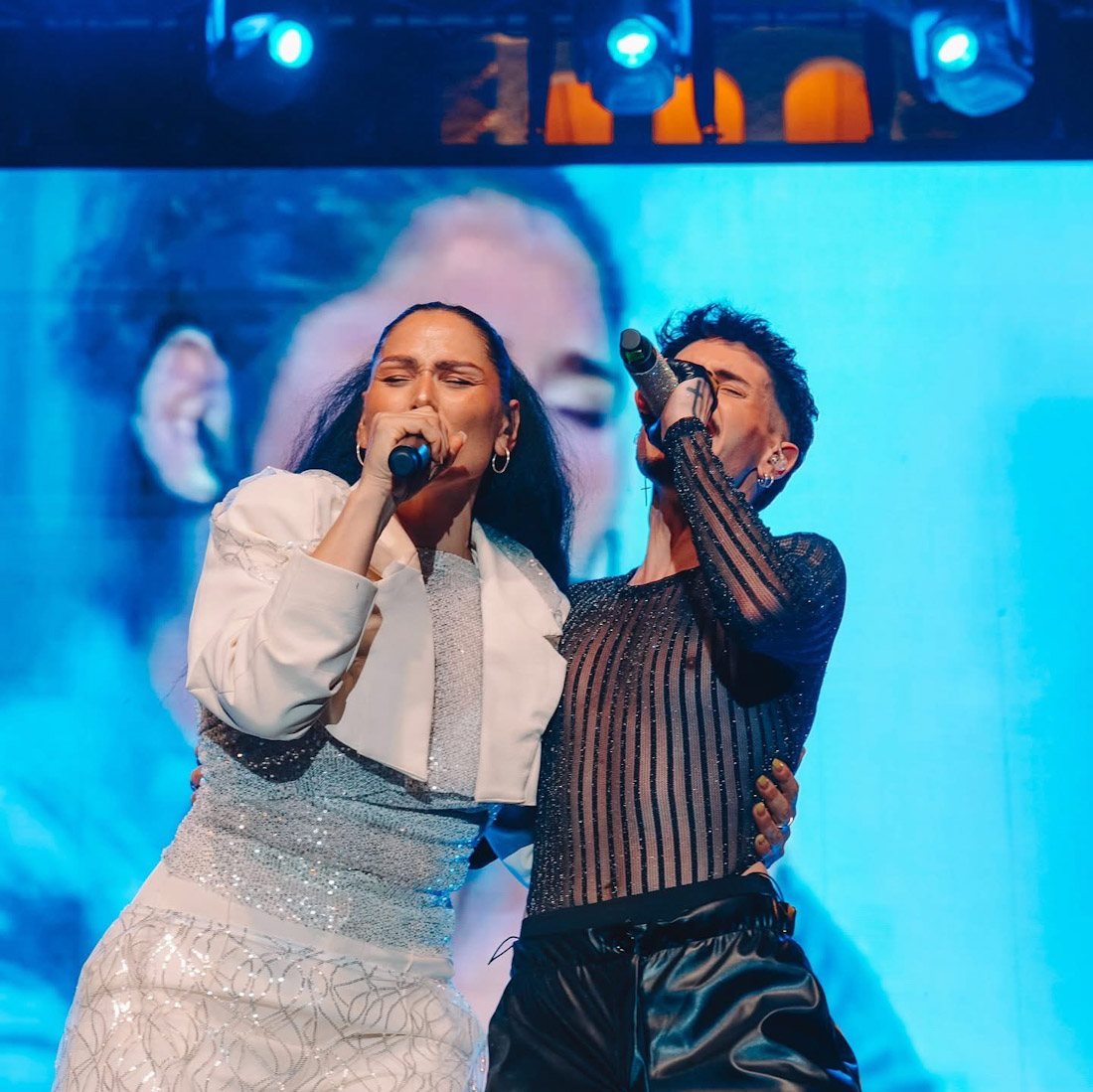 Dueto de Rosa López y Víctor Segovia (LA OFICINA DE LOS DESEOS)