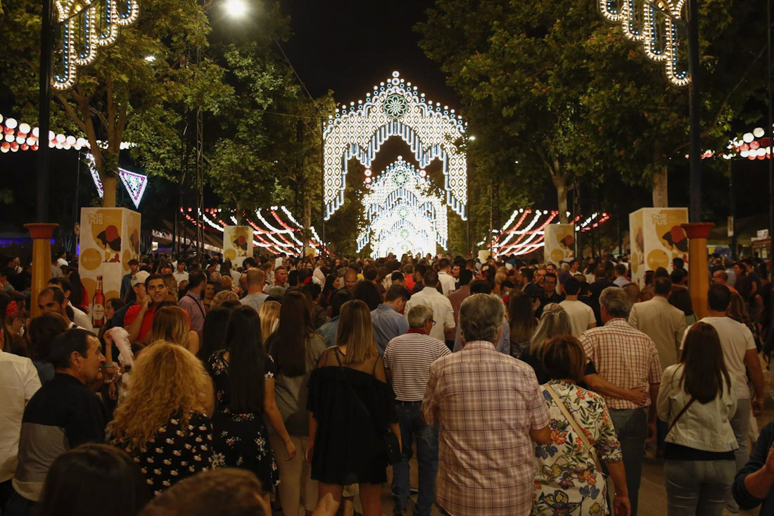 Inauguracion de la feria del Corpus en Granada con el encendido del recinto, en imagen de archivo (ÁLEX CÁMARA - EUROPA PRESS)