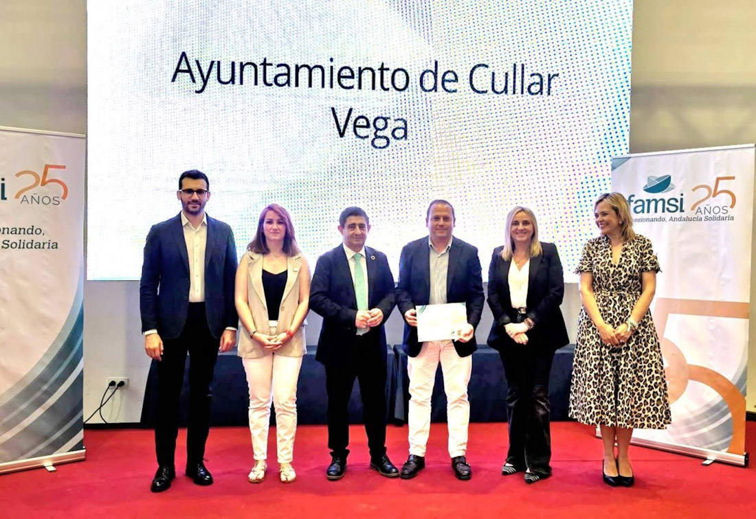 Entrega del premio (AYTO. CÚLLAR VEGA)