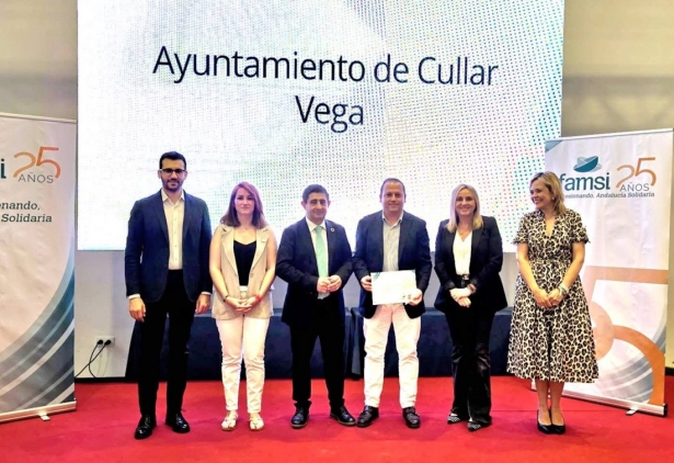 Entrega del premio (AYTO. CÚLLAR VEGA)